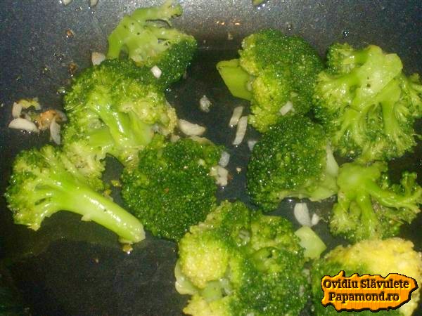 Macrou cu broccoli si sfecla