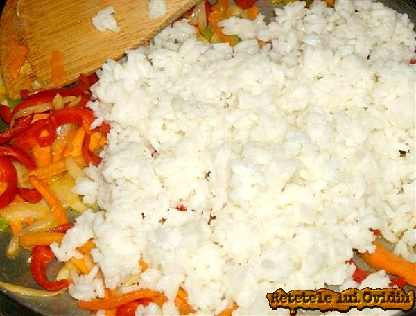orez cu carnati si sunca