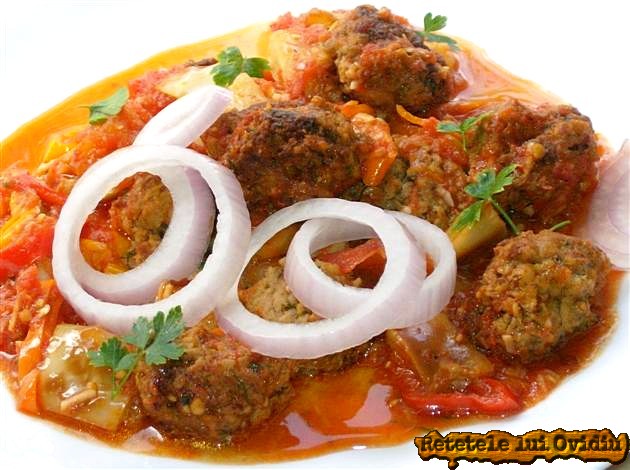 Articole culinare : Chiftele cu sos si legume