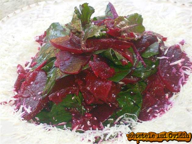 salata de sfecla rosie cu frunze