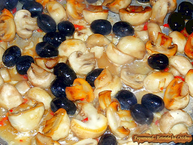 Pulpe de pui cu ciuperci si masline - Papamond (5)