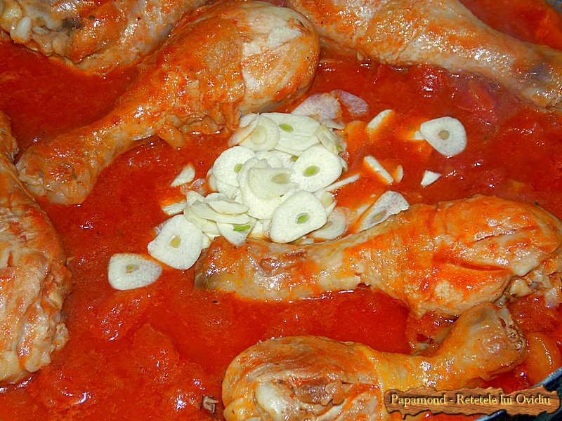pulpe de pui cu sos de rosii si cu cartofi pufosi - Papamond (4)