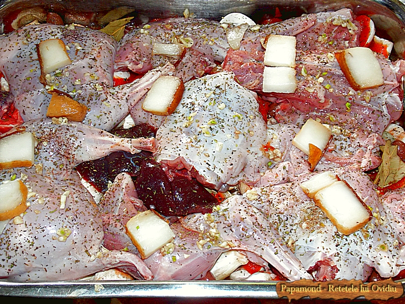 Peste carnea de iepure punem slanina afumata