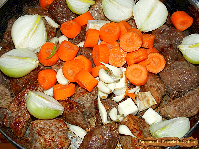 Tocana de vita si porc. Cu cartofi muiati in sos (3)