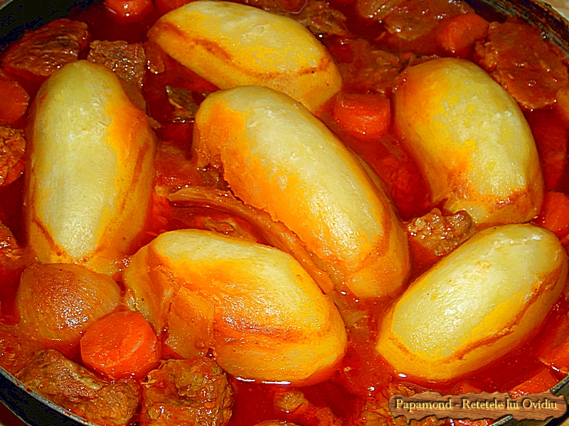Tocana de vita si porc. Cu cartofi muiati in sos (6)