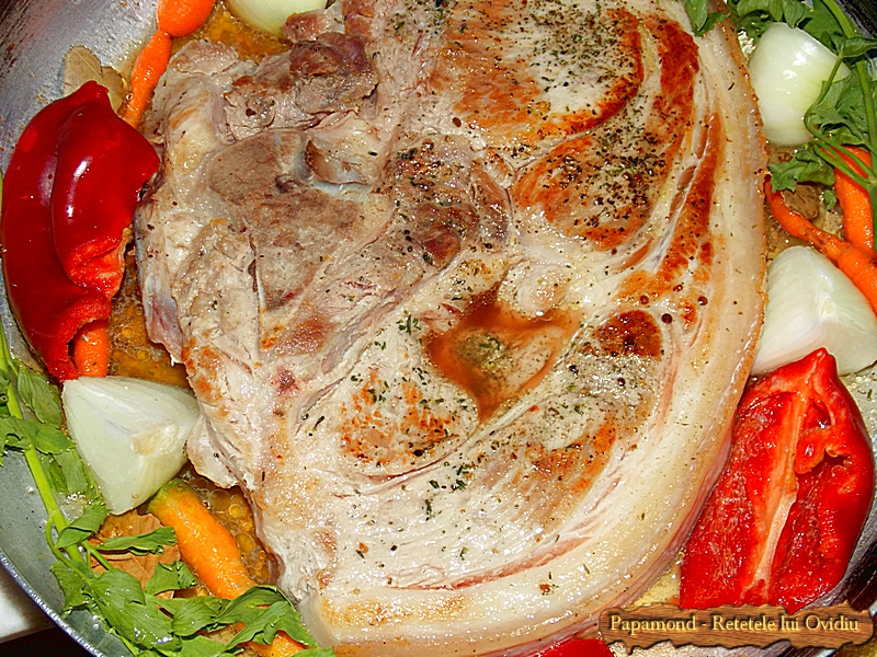Pulpa de porc la cuptor. Gatita incet in zeama de usturoi (5)